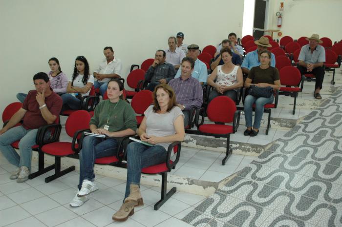 You are currently viewing Palestra sobre Uso Racional de Água na Produção Animal é realizada em Vargeão