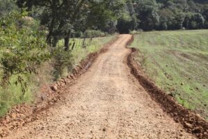 Read more about the article São Domingos trabalha na recuperação das estradas do interior