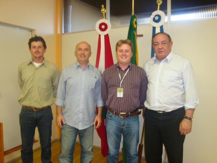 Read more about the article Prefeito de faxinal dos Guedes, Edegar Giordani recebe visita de representantes da FATMA