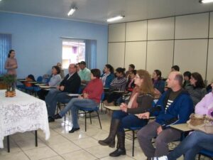 Read more about the article Projeto Educando com a Horta Escolar e a Gastronomia reinicia atividades em Passos Maia