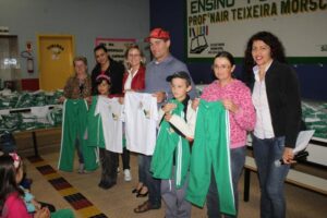 Read more about the article São Domingos: Alunos da rede municipal recebem uniformes