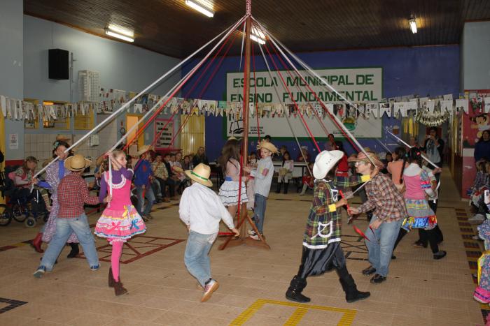 Read more about the article São Domingos realiza festa junina nas escolas