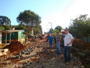 Read more about the article Faxinal dos Guedes: Prefeito em exercício vistoria obras do município