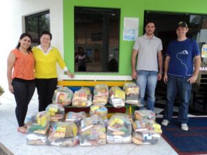 Read more about the article Trilheiros doam cestas básicas à Secretaria de Desenvolvimento Social de Passos Maia