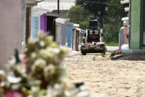 Read more about the article Ponte Serrada: Prefeitura realiza limpeza do cemitério nas vésperas do Dia de Finados