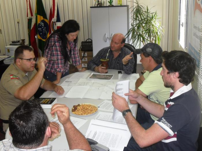 You are currently viewing Conselho Municipal de Trânsito discute melhorias para o setor em Passos Maia