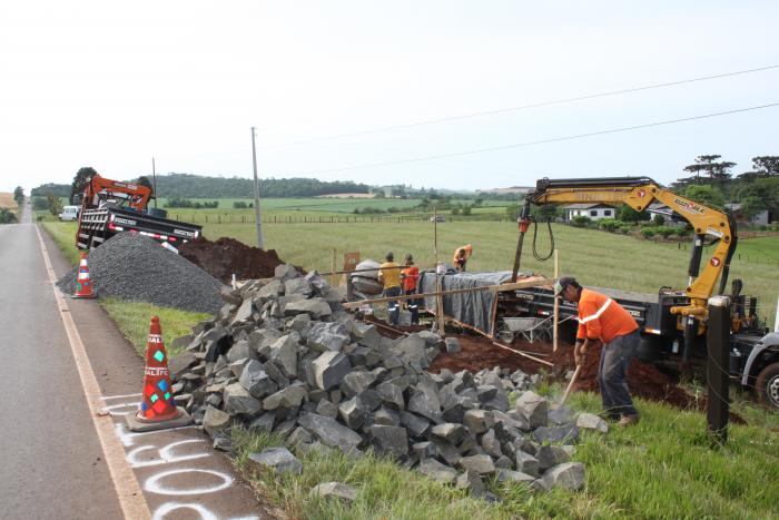 You are currently viewing Iniciadas obras do Portal de Acesso em São Domingos