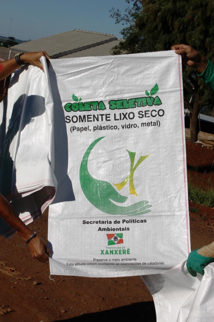 You are currently viewing Xanxerê: Moradores recebem sacos para Coleta Seletiva