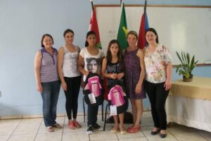Read more about the article Alunas de Passos Maia recebem kit como premiação em concurso da FCDL
