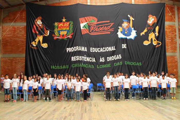 Read more about the article Turma com 75 alunos do Proerd é formada em Passos Maia