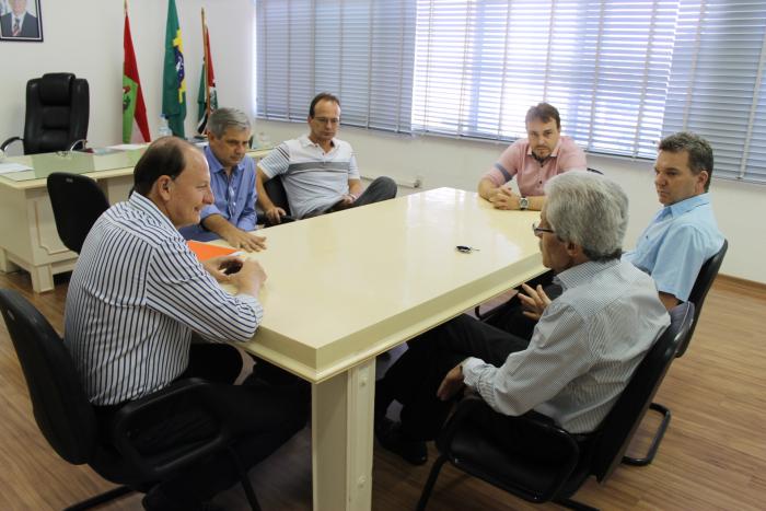 You are currently viewing Xanxerê: Direção da Cooperalfa visitou prefeito Ademir Gasparini