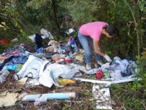 Read more about the article Vigilância Sanitária mais uma vez encontra lixo jogado na natureza em Passos Maia