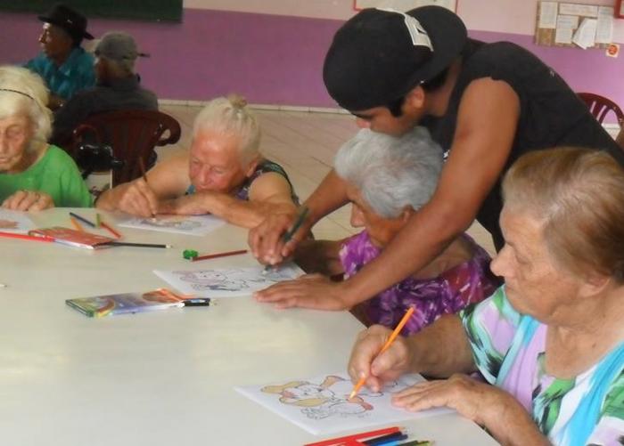 You are currently viewing Adolescentes interagem com idosos em programa de convivência em Entre Rios