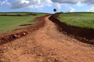 Read more about the article Prefeitura de Ouro Verde realiza melhorias nas estradas da Linha Caçarola