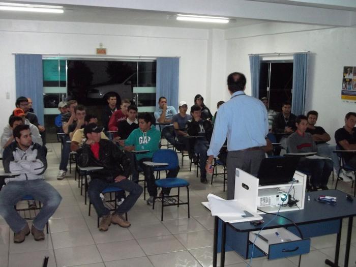 You are currently viewing Faxinal dos Guedes: Administração municipal investe na qualificação profissional do cidadão