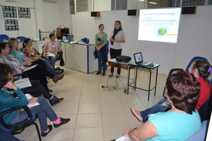 You are currently viewing Líderes comunitários de Ouro Verde participam de curso sobre "Boas Práticas de Manipulação de Alimentos"