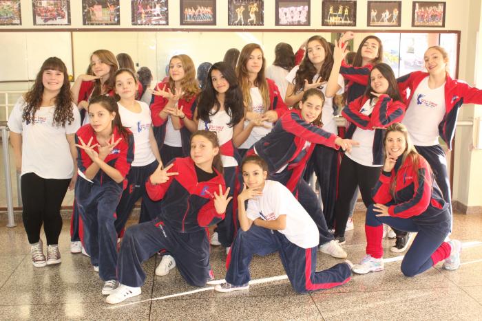 Read more about the article Xaxim comemora participação do grupo Verbo Dançar em Festival Internacional de Hip Hop