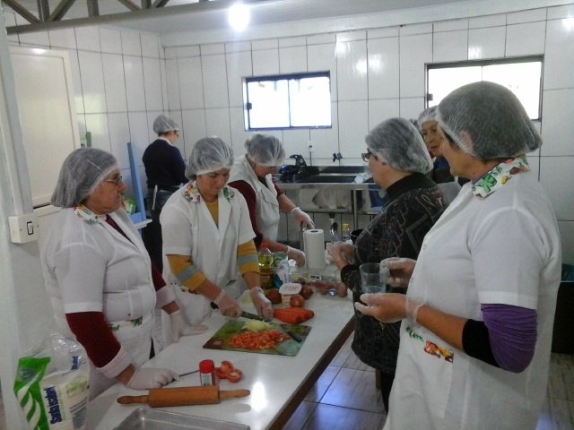 Read more about the article Passos Maia: Mulheres aprendem a reaproveitar melhor os alimentos em curso de culinária