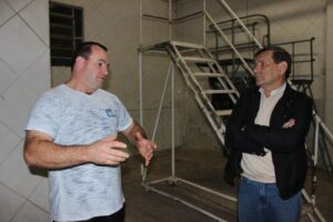 Read more about the article Prefeito visita instalações de novo frigorífico em Xaxim