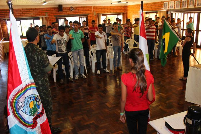 You are currently viewing Certificados de dispensa militar são entregues a jovens de Passos Maia