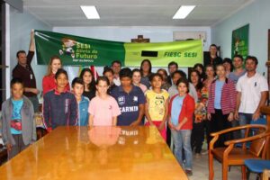 Read more about the article Prefeitura e Sesi firmam parceria para envolver 300 jovens em projeto esportivo em Ponte Serrada