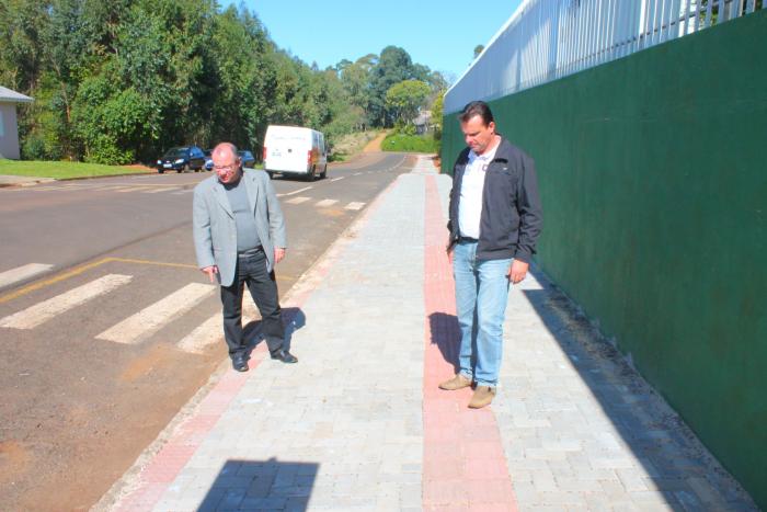 You are currently viewing Xaxim prossegue construção de calçadas no Bairro Primavera