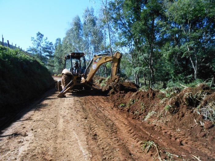 Read more about the article Mais de 120 quilômetros de estradas são recuperados no interior de Ponte Serrada
