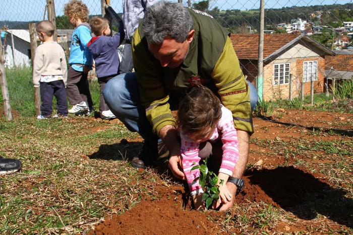 You are currently viewing Dia da Árvore é comemorado com plantio de mudas em creches, escolas e rios de Ponte Serrada