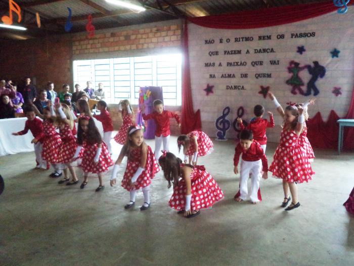 You are currently viewing Tarde Cultural movimenta Escola Nossa Senhora Aparecida em Passos Maia