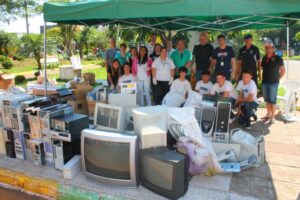 Read more about the article Xaxim recolhe 3,5 toneladas de lixo eletrônico e 4.500 lâmpadas