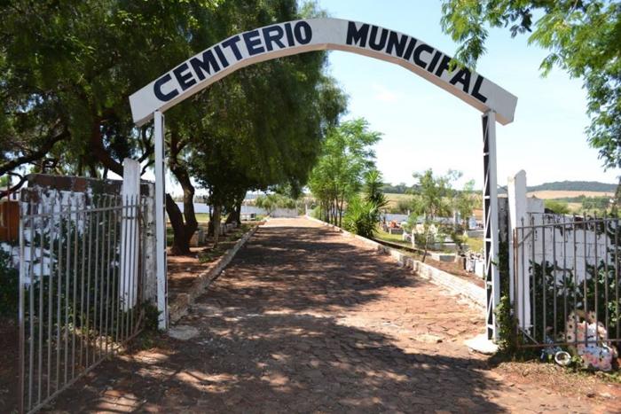 Read more about the article Cemitério de Ouro Verde será mapeado e túmulos deverão ser identificados por familiares