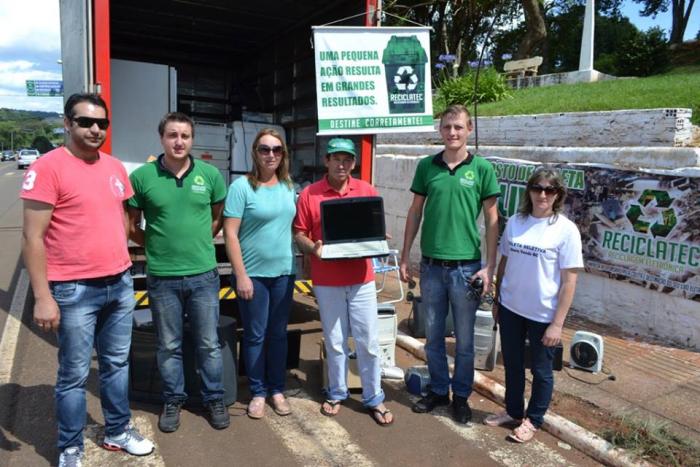 Read more about the article Campanha arrecada quase uma tonelada de lixo eletrônico em Ouro Verde