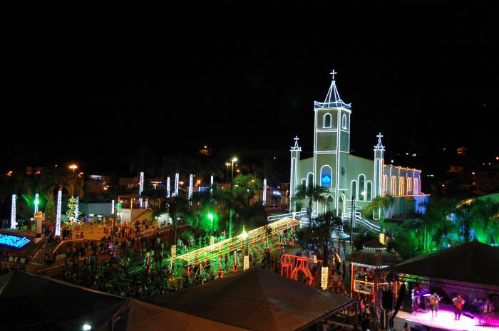 You are currently viewing Abertura do Natal da Gente de Vargeão reúne milhares de pessoas na praça municipal