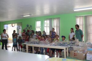 Read more about the article Crianças do Ceaca de Xaxim são beneficiadas com 142 kits de material escolar