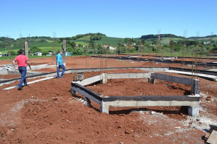You are currently viewing Iniciada construção de escola de quase R$ 1 milhão em Ouro Verde