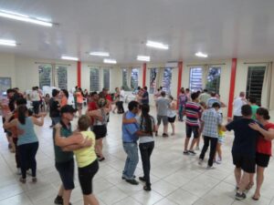 Read more about the article Casais que fizeram curso de dança em Ponte Serrada passarão por formatura