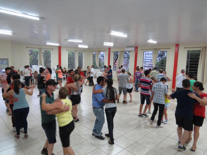 You are currently viewing Casais que fizeram curso de dança em Ponte Serrada passarão por formatura