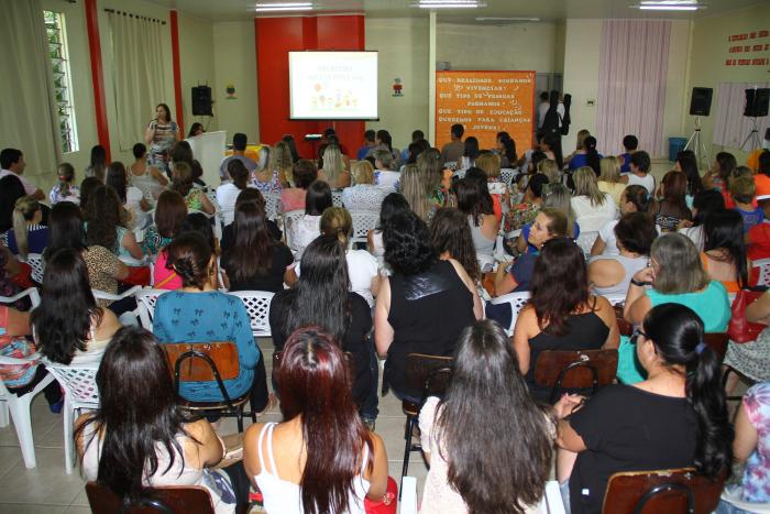 You are currently viewing Secretaria de Educação realiza encontro pedagógico com professores de Ponte Serrada