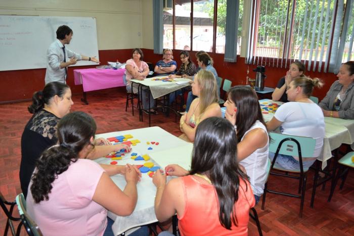 Read more about the article Ouro Verde capacita professores da rede municipal para início do ano letivo