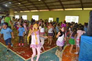 Read more about the article Crianças de Passos Maia fazem a festa durante carnaval infantil