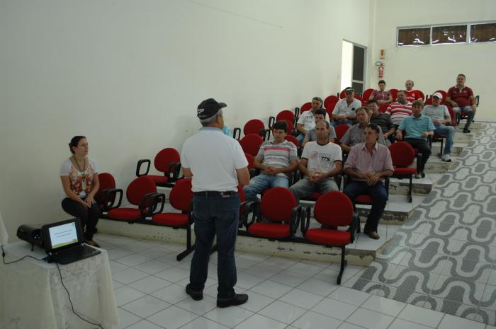 You are currently viewing Produtores Rurais de Vargeão participam de reunião para construção de Cisternas