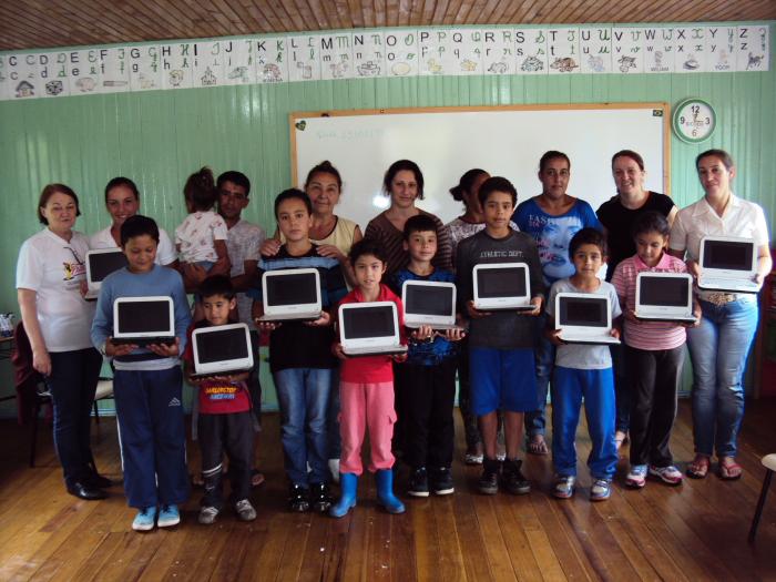 Read more about the article Alunos da rede municipal de Passos Maia são beneficiados com laptops