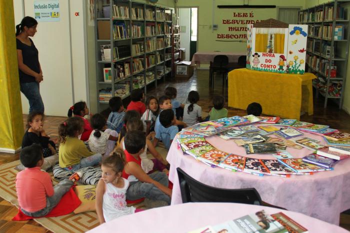 You are currently viewing Contação de História sobre a Páscoa alegra crianças em Ponte Serrada