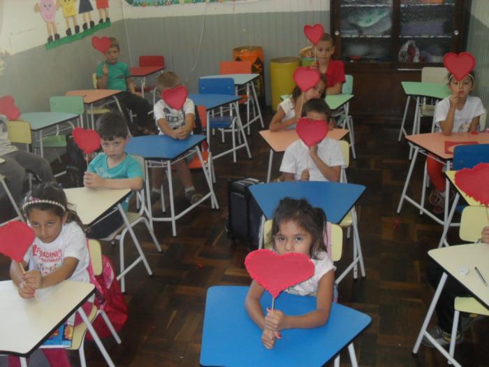Read more about the article Projeto trabalha cores com crianças de creche de Ponte Serrada