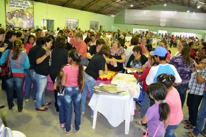You are currently viewing Passos Maia comemora Dia das Mães em evento com 400 pessoas
