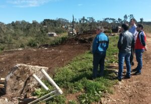 Read more about the article Prefeitura avalia terrenos para reconstrução de 24 moradias após tornado
