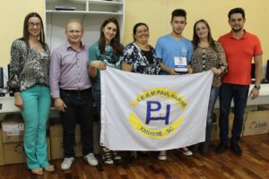 Read more about the article Aluno da rede municipal de ensino vence concurso de oratória da JCI