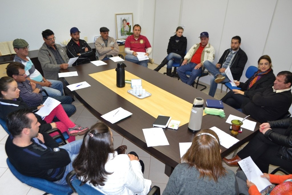 Read more about the article Prefeita se reúne com entidades para discutir programação do aniversário