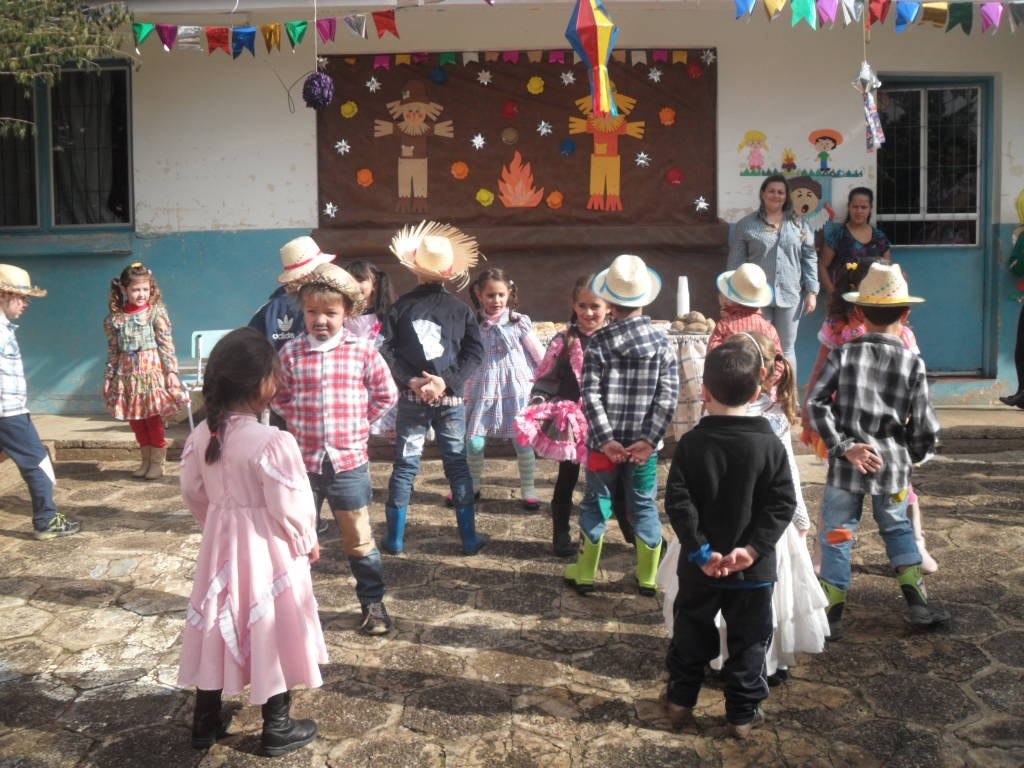 You are currently viewing Festa junina diverte alunos de creche no Centro de Ponte Serrada