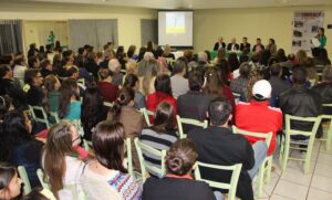 Read more about the article Mais de 140 pessoas participam de palestra com Fiorelo Picoli em São Domingos
